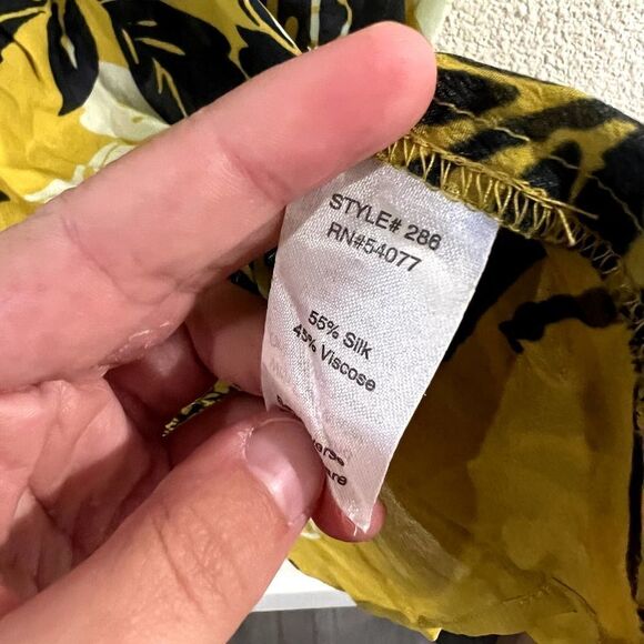 CAbi Style 286 Bali Yellow Floral Print Silk Tank Top Blouse Size XS - Picture 5 of 5